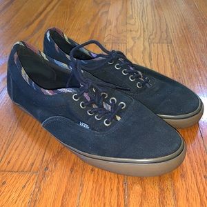 Vans Black Low Top Lace Up Sneakers with Details - Men’s Size 11